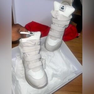 listing-status-banner